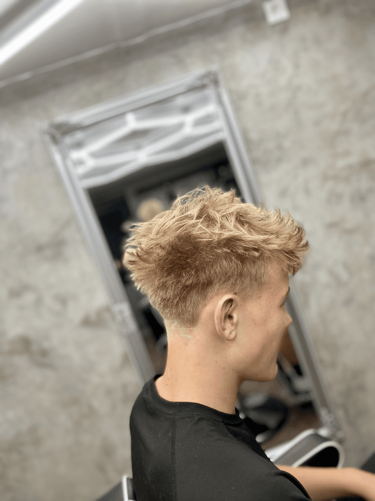 Textured crop strih - The AK Barber Studio