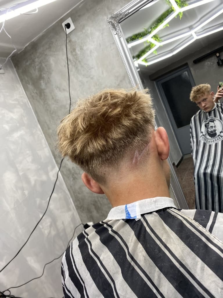 Fade s břitvovým dizajnom - The AK Barber Studio